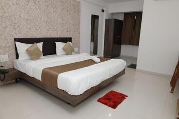 هتل Karan International ,aurangabad