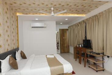 هتل Karan International ,aurangabad