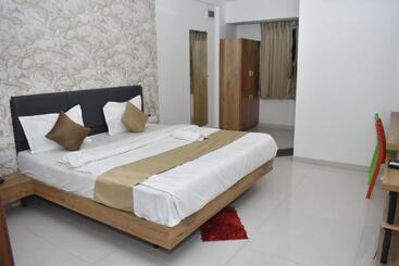 هتل Karan International ,aurangabad