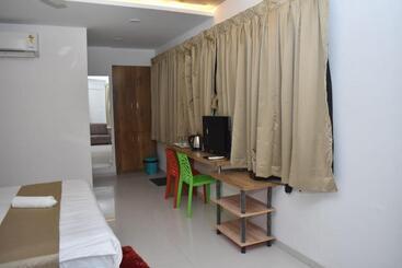 هتل Karan International ,aurangabad