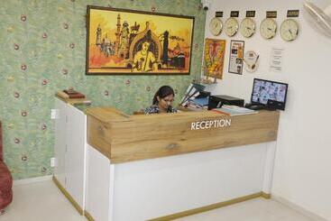 هتل Karan International ,aurangabad