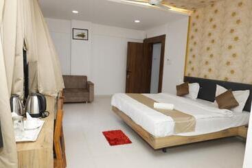 هتل Karan International ,aurangabad