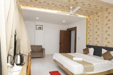 هتل Karan International ,aurangabad