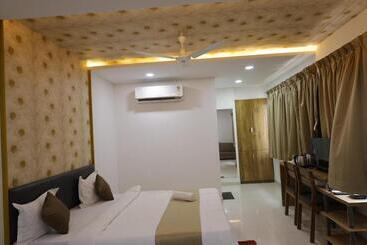 هتل Karan International ,aurangabad