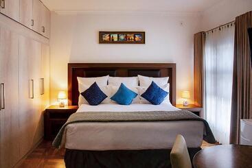 هتل Platinum Lodge