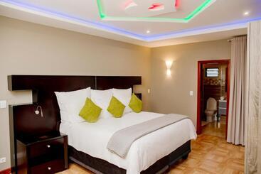 هتل Platinum Lodge