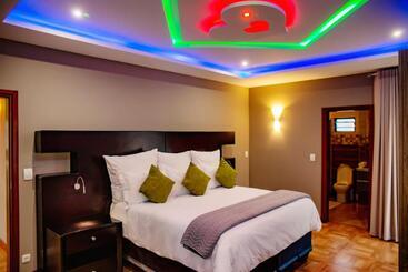 هتل Platinum Lodge