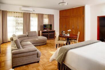 هتل Platinum Lodge
