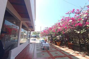 هتل Santa Veronica Inn