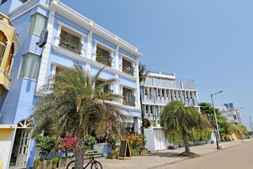 هتل Sea Gadabout   Seaside Stays