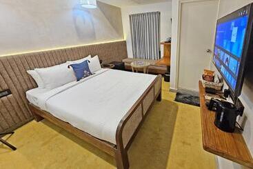 هتل Sea Gadabout Seaside Stays