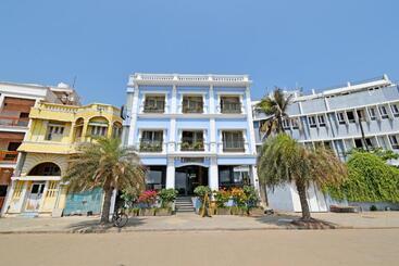 هتل Sea Gadabout   Seaside Stays