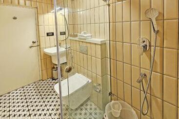 هتل Sea Gadabout   Seaside Stays