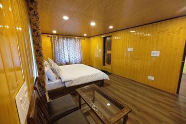 هتل Seven Star Resort Pahalgam Operated By Zaara Resorts