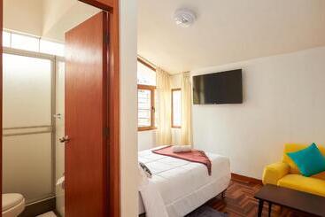 هتل Sillary Hostal Sede Cayma
