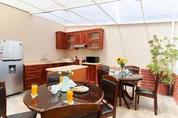 هتل Sillary Hostal Sede Cayma