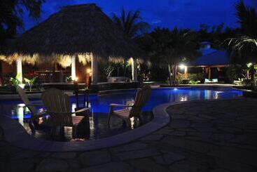 هتل Surf Sanctuary