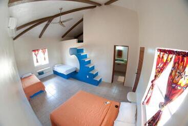 هتل Surf Sanctuary