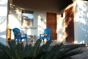هتل Surf Sanctuary
