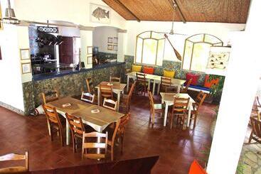 هتل Surf Sanctuary