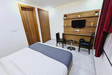 هتل The Infinity Near Delhi Airport