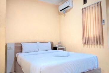 בית מלון כפרי Wisma Mutiara Near Alun Alun Demak Mitra Reddoorz