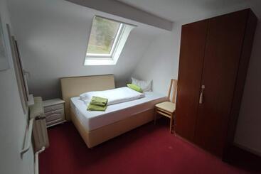 ペンション Room In Guest Room   Single Room With Shared Bathroom And Kitchen