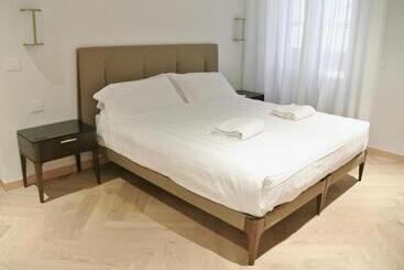 پانسیون The Old Palace  Luxury Suites Signoria