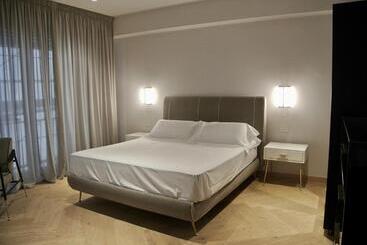 پانسیون The Old Palace  Luxury Suites Signoria
