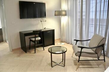 پانسیون The Old Palace  Luxury Suites Signoria