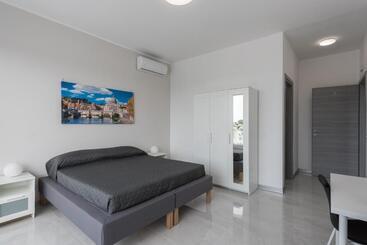 پانسیون Travelershome Ciampino Airport Guesthouse 600m To Airport