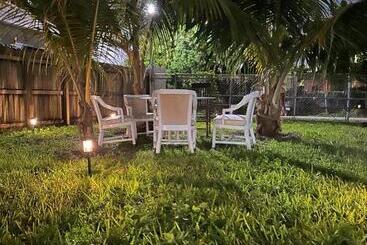 هاستل 103 Miami Shared Rooms For Men Central Comfortable, Affordable