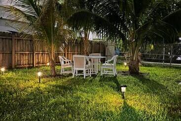 هاستل 103 Miami Shared Rooms For Men Central Comfortable, Affordable