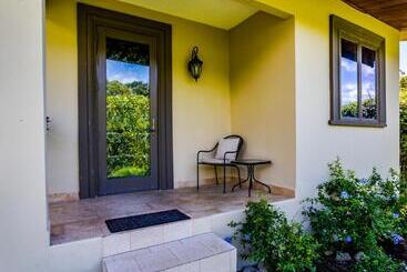 تختخواب و صبحانه Casa Cascada  Casita Yolo