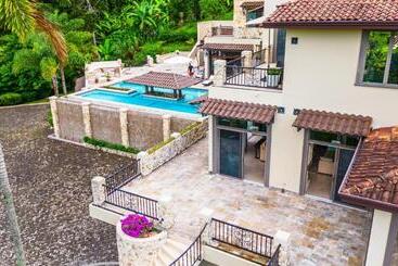تختخواب و صبحانه Casa Cascada  Casita Yolo