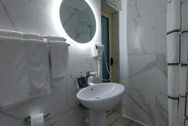 تختخواب و صبحانه Godard Apartments