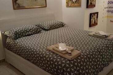 민박 Poeta Guest House
