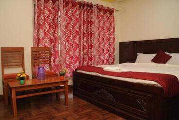 تختخواب و صبحانه Regional Residency Home Stay