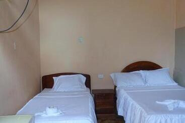 هتل Hostal Ucayali