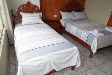 هتل Hostal Ucayali