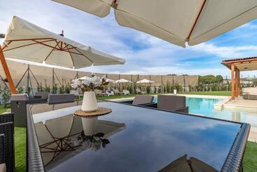 Villa Cangiano B&b And Pool