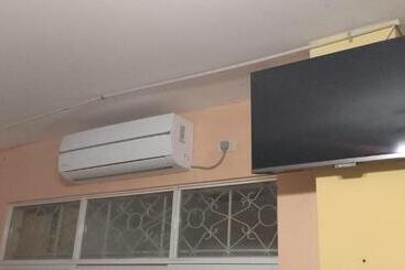 پانسیون Hostal La Gran Familia
