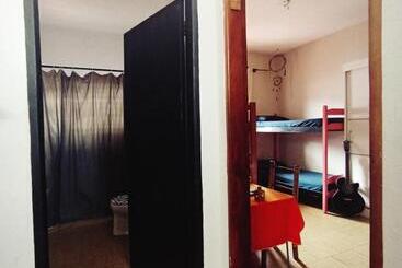 پانسیون Pueblos Hostel Latino