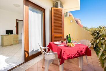 Residence With Swimming Pool In Badesi, Apartments With Air Conditioning And Private Outdoor Area