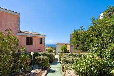 Residence With Swimming Pool In Badesi, Apartments With Air Conditioning And Private Outdoor Area