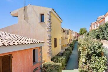 Residence With Swimming Pool In Badesi, Apartments With Air Conditioning And Private Outdoor Area