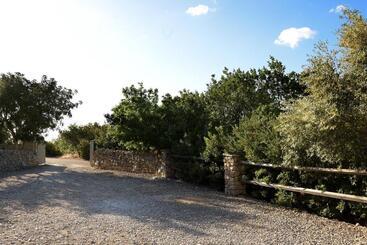Tenuta Busulmone Con Piscina Val Di Noto Villa & Suits
