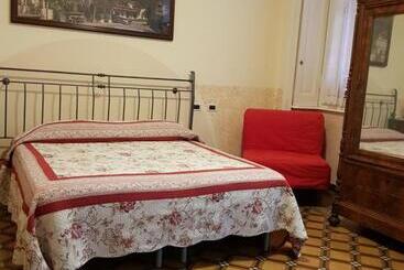 تختخواب و صبحانه Alla Torretta