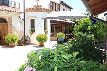 تختخواب و صبحانه La Casa Del Palombaro