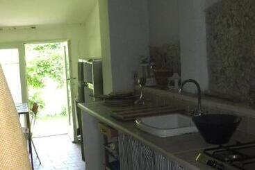 تختخواب و صبحانه La Fratta Art  House